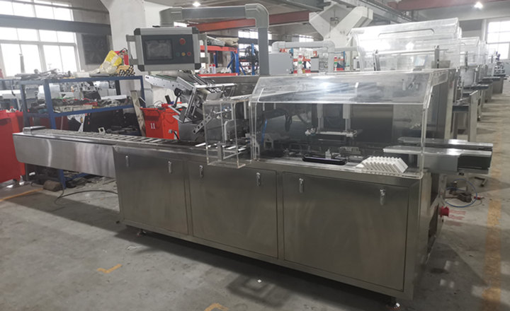 Automatic bagging machine for chocolate